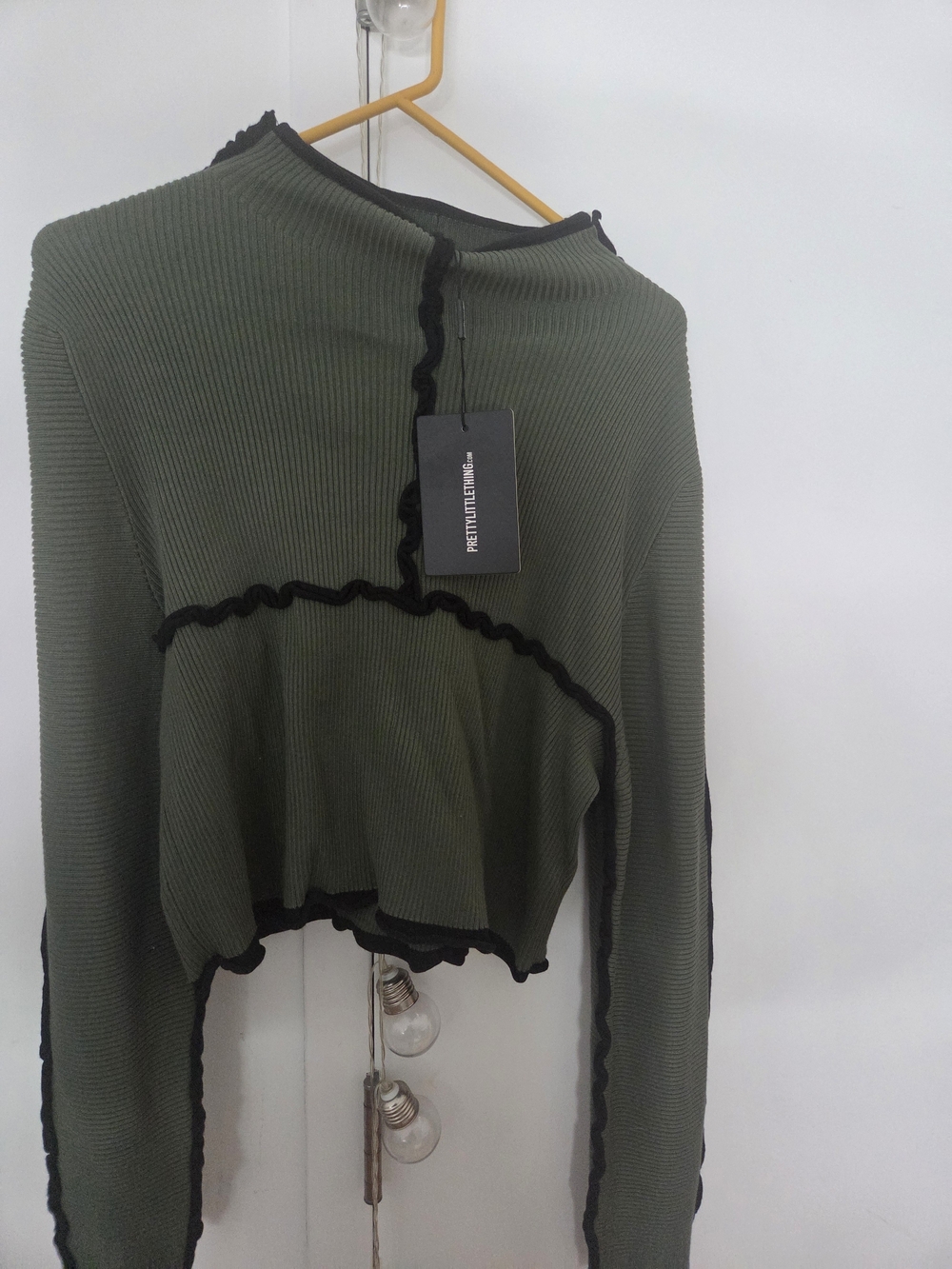 PRETTYLITTLETHING Olive Green Ribbed Long-Sleeve Crop Top